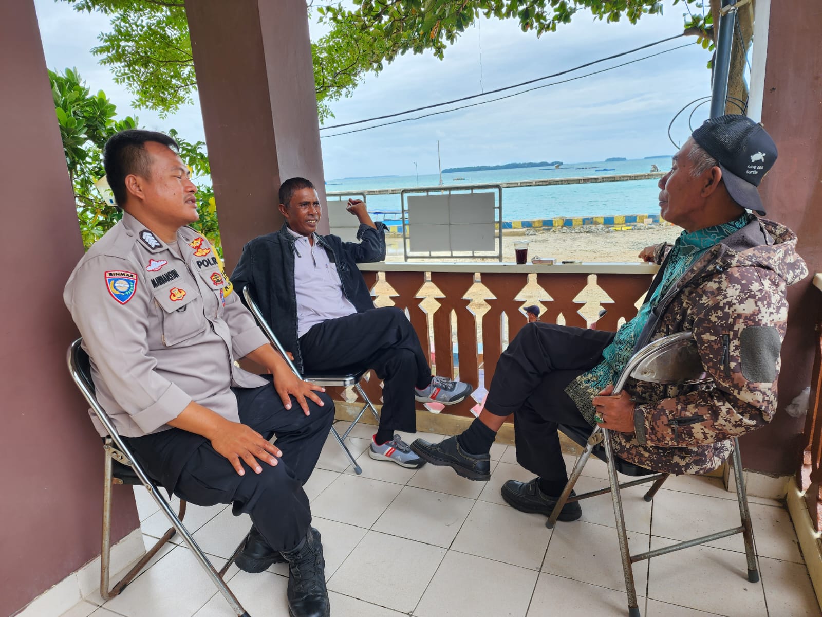 Bhabinkamtibmas Pulau Pramuka Ajak Warga Sukseskan Pemilu 2024: Damai, Bebas, dan Aman