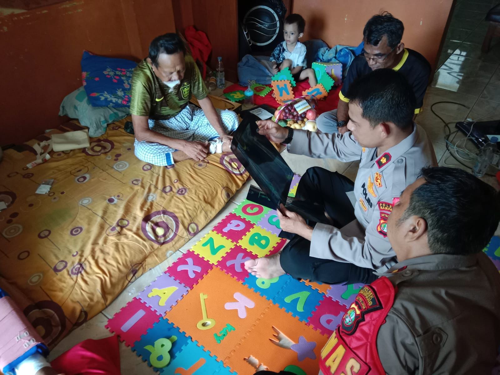 Kapolsek Mampang Kunjungi Rumah Korban Kecelakaan di Fly Over Kuningan Akibat APK