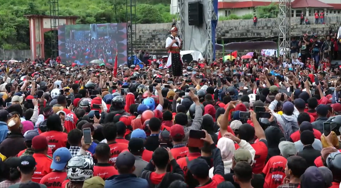 Disambut Ribuan Massa, Ganjar Pranowo: Saya Sangat Mencintai Masyarakat NTT