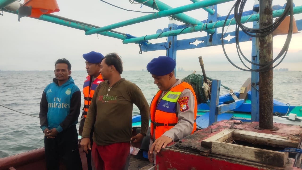 Patroli Satpolair Polres Kepulauan Seribu Menggelar Giat Patroli Laut Dialogis untuk Keamanan Perairan