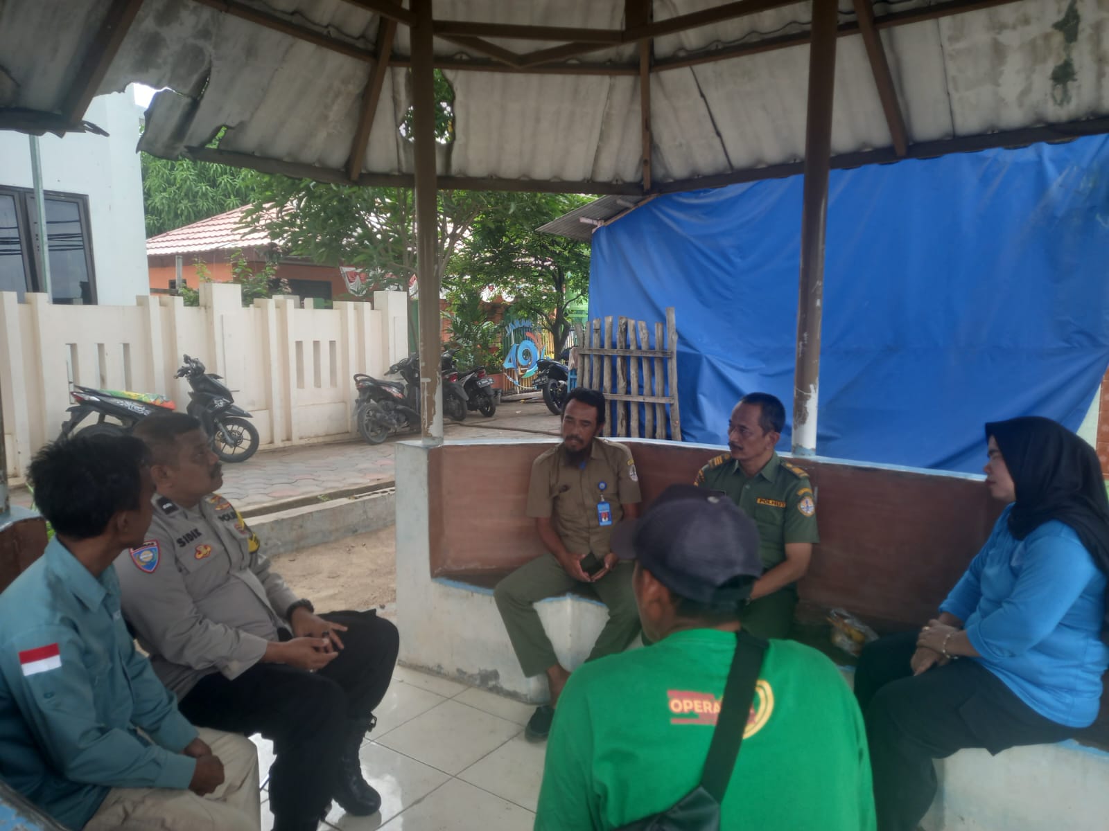 Bhabinkamtibmas Pulau Harapan Lakukan Sambang ke Tokoh Masyarakat dan Agama dalam Sukseskan Pemilu 2024