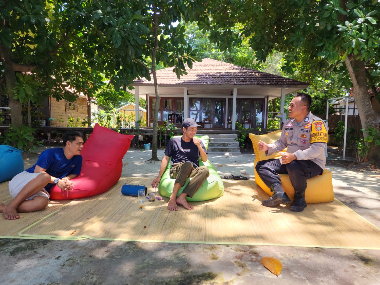 Bhabinkamtibmas Pulau Pramuka Imbau Warga untuk Tetap Bersatu Pasca Pemilu 2024