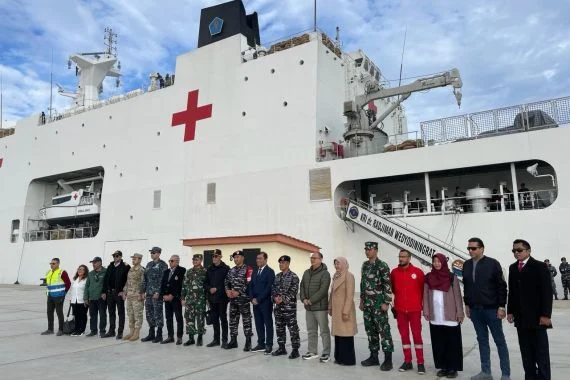 Bantuan Kemanusian Kiriman Indonesia dengan KRI RJW-992 Tiba di Mesir