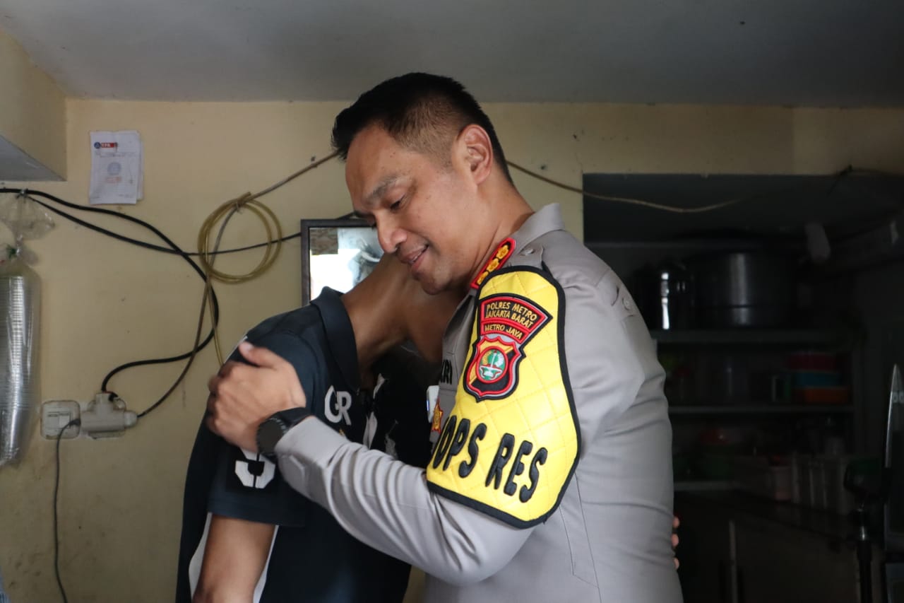 Kapolres Metro Jakbar Beri Dukungan Moral Satrio Mukti, Casis Bintara Polri Korban Begal yang Raih Penghargaan Kapolri