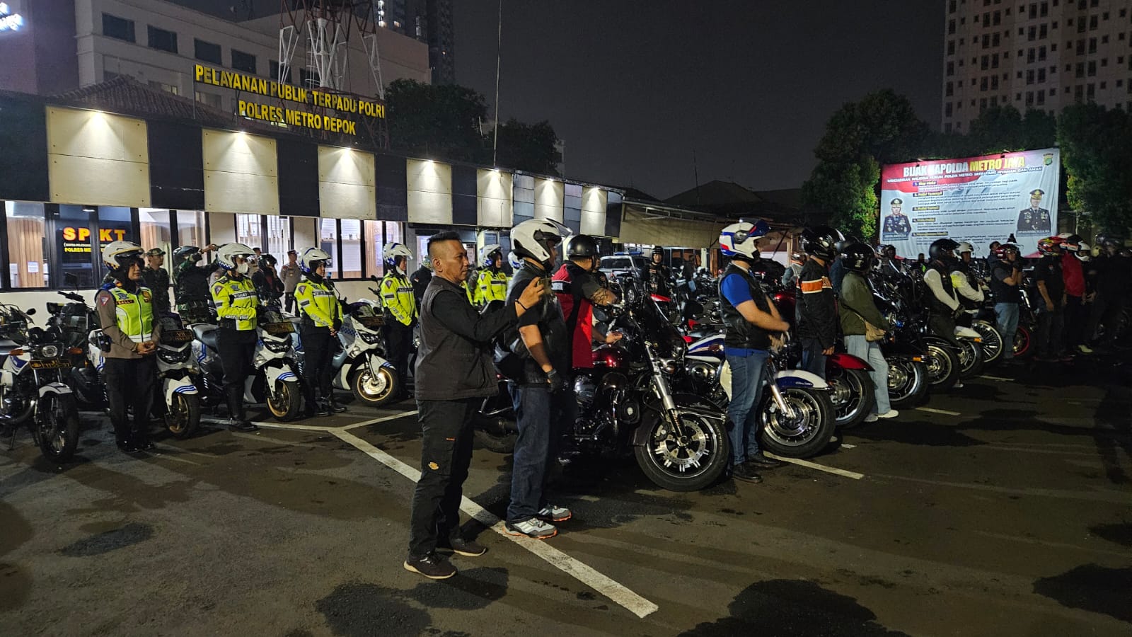 Kapolrestro Depok Terjun Langsung Pimpin Patroli Gabungan Guna Mencegah Tindak Kejahatan