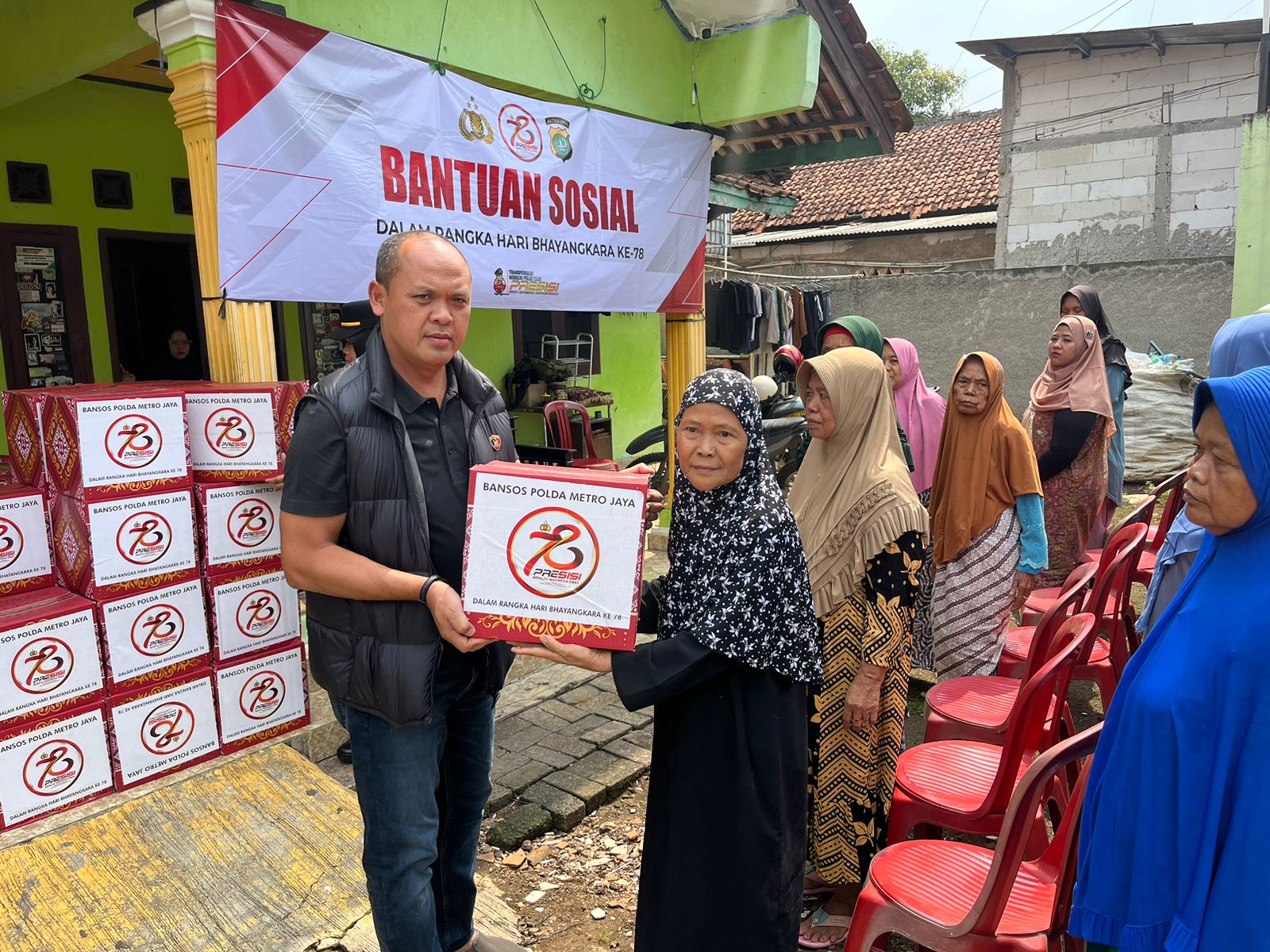 Polres Metro Bekasi Gelar Bakti Sosial dalam Rangka Menyambut HUT Bhayangkara Ke-78
