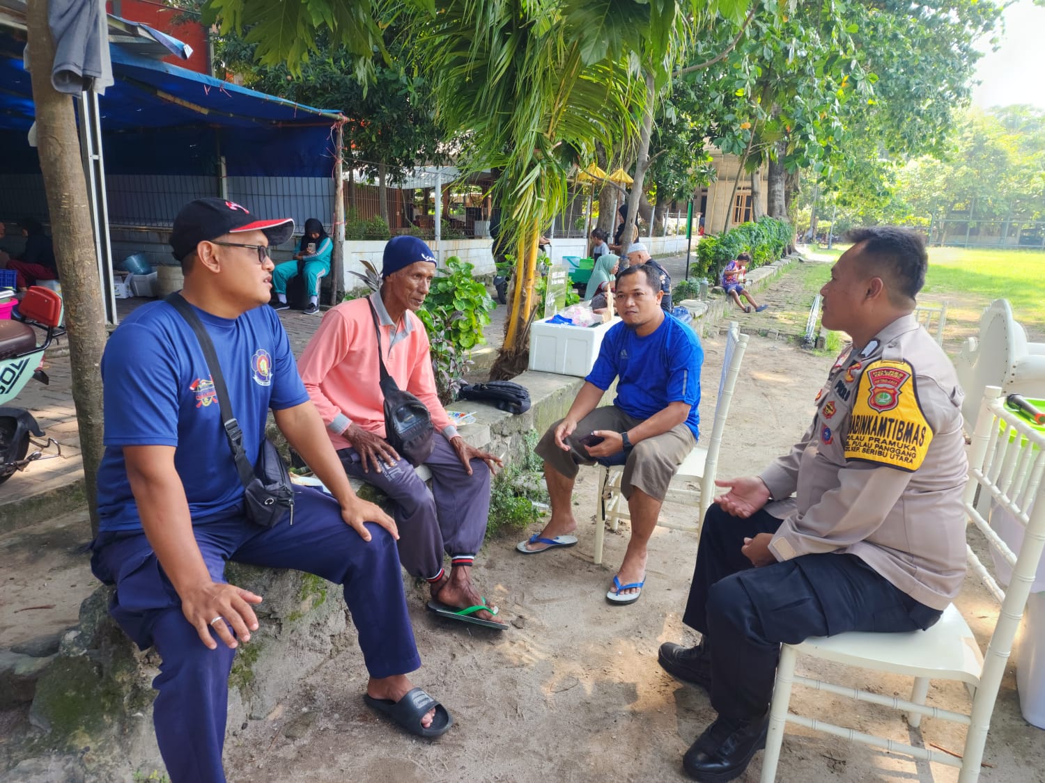 Bhabinkamtibmas Pulau Pramuka Sosialisasikan Keamanan dan Pencegahan Judi Online kepada Warga