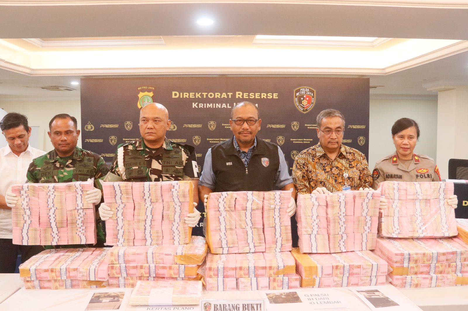 Polisi Ringkus 4 Tersangka Sindikat Pemalsuan Uang Rupiah Senilai 22 Miliar