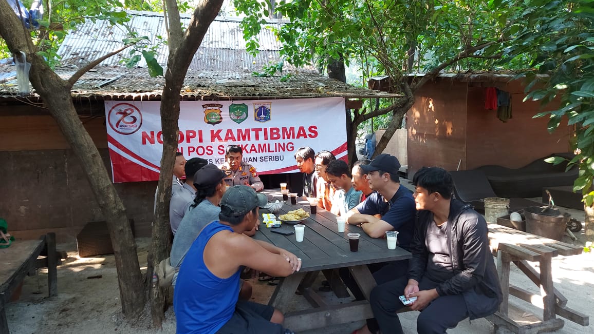 Kapolsek Kepulauan Seribu Selatan Gelar Ngopi Kamtibmas Bersama Warga dan Instansi Pemerintahan di Pulau Karang Beras