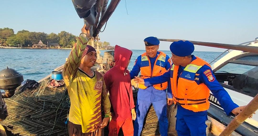 Satpolairud Polres Kepulauan Seribu Laksanakan Patroli Laut Dialogis, Imbau Nelayan Hindari Ilegal Fishing