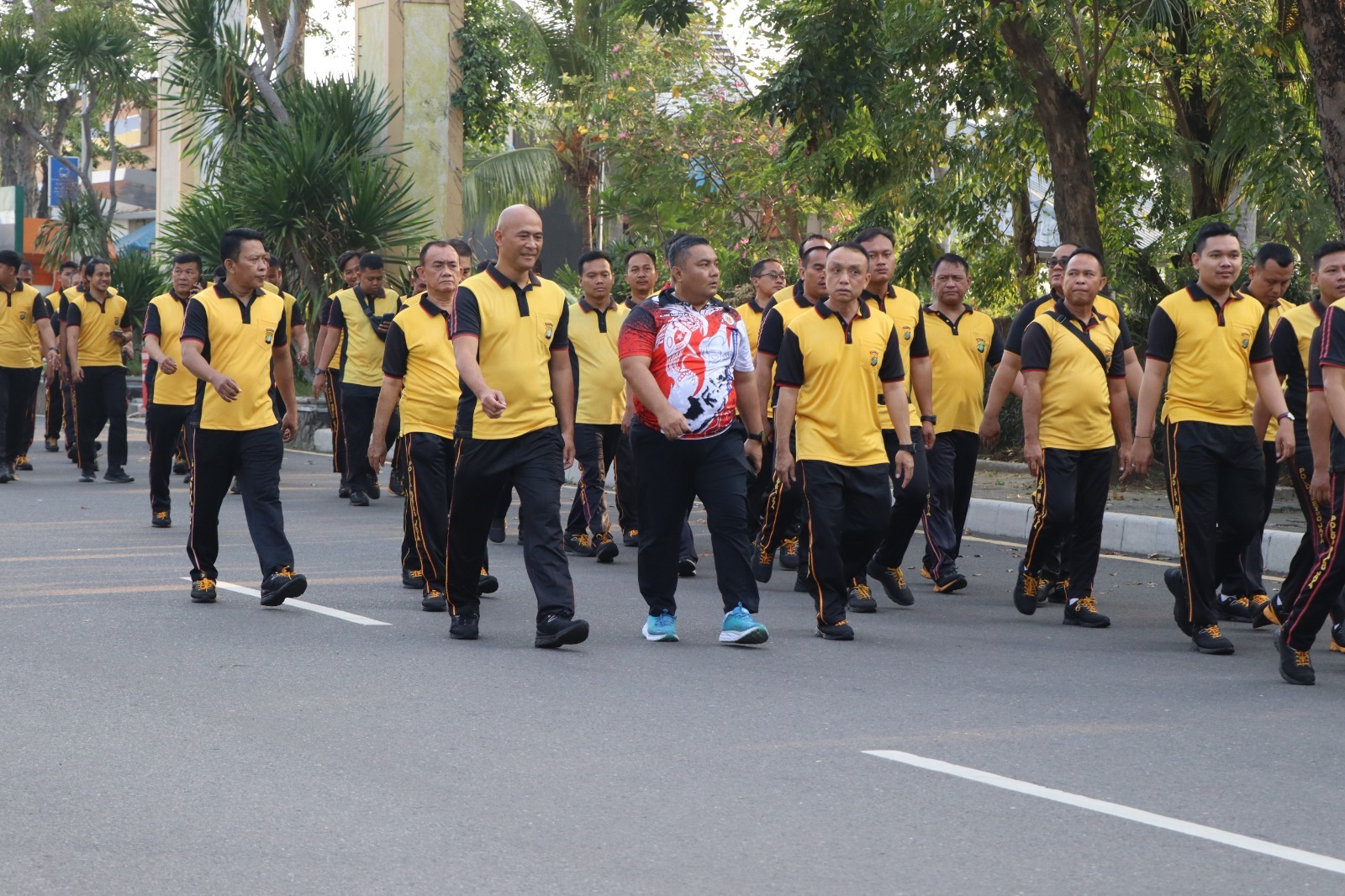 Kapolres Kepulauan Seribu dan Bhayangkari Cabang Polres Kepulauan Seribu Gelar Olahraga Bersama di Ancol