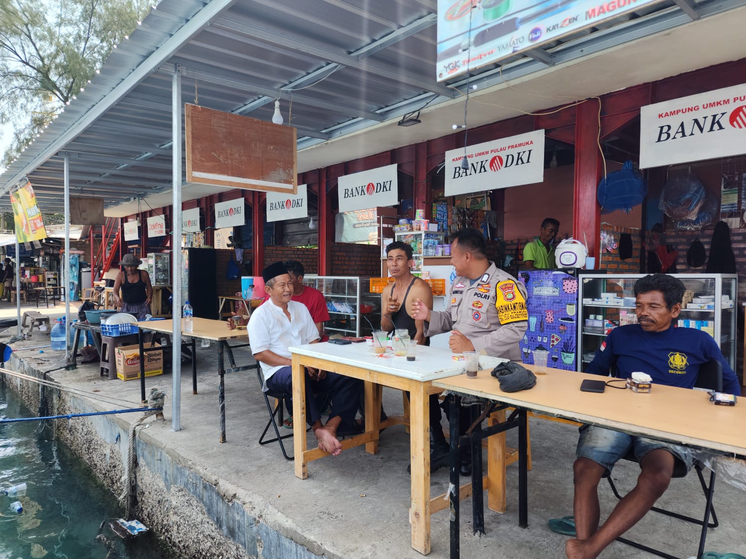 Bhabinkamtibmas Pulau Pramuka Lakukan Sambang, Pererat Silaturahmi dengan Warga