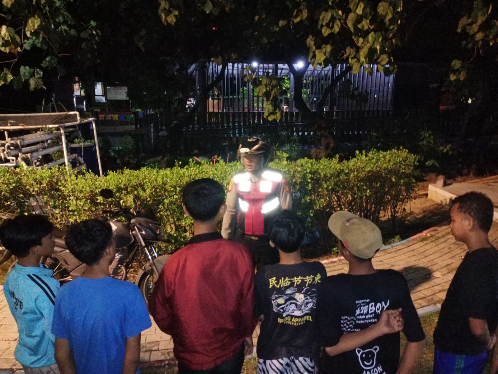 Patroli Malam Perintis Presisi di Pulau Lancang: Antisipasi Gangguan Kamtibmas