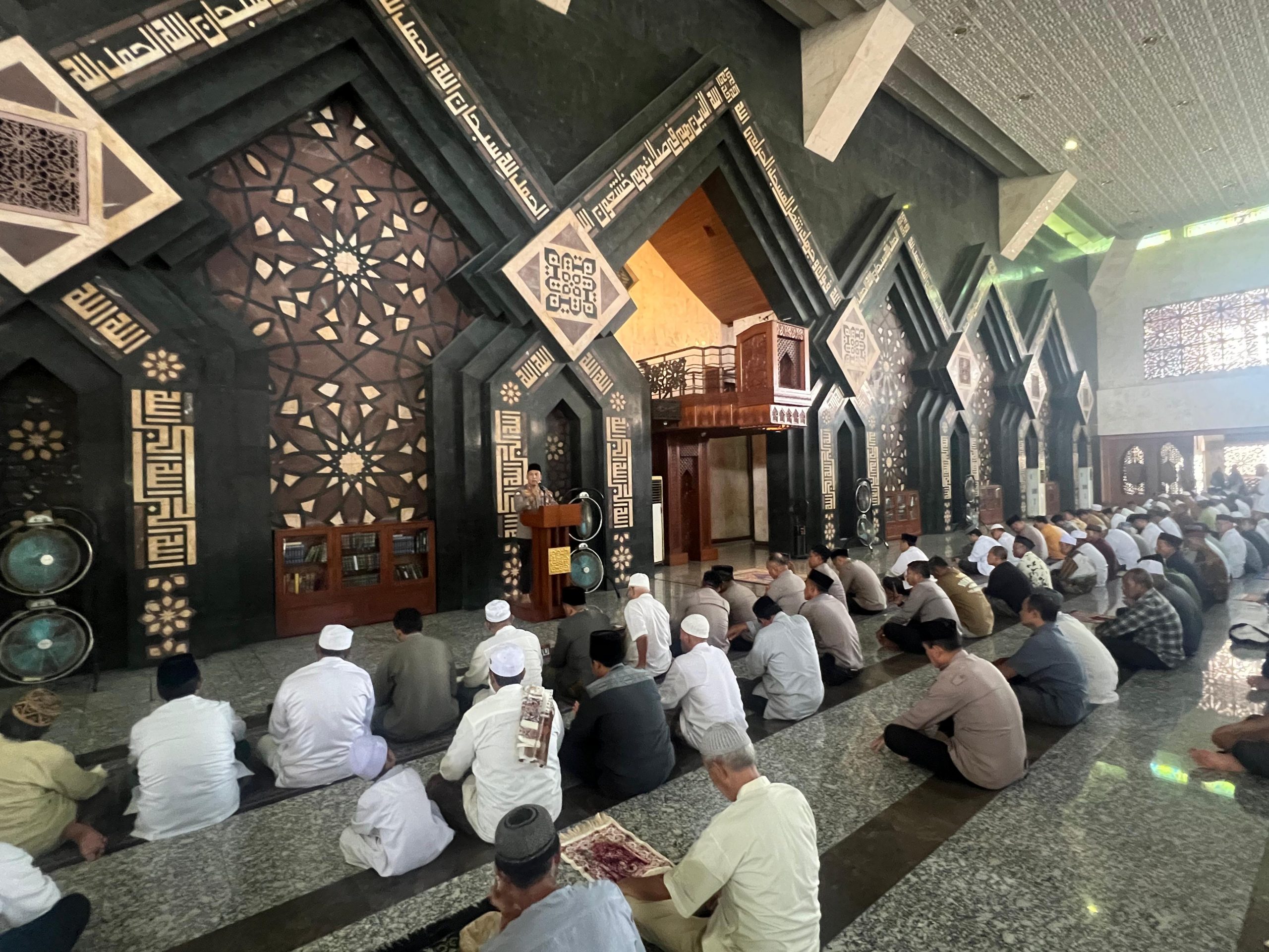 Ditbinmas Polda Metro Jaya Gelar Program Jumat Keliling di Mesjid At-Tin Taman Mini Indonesia Indah