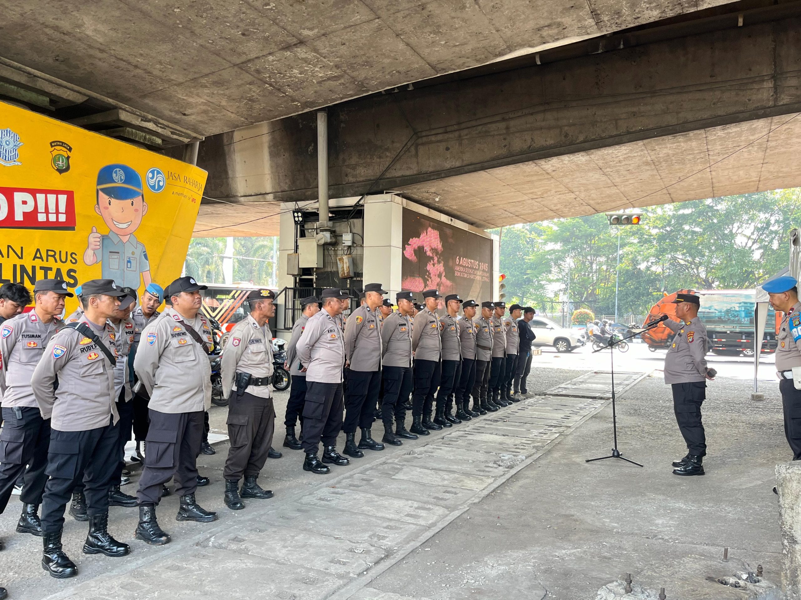 Polres Metro Jakarta Barat Terjunkan 57 Personel Amankan Jalur Lintasan Unjuk Rasa di Gedung MPR/DPR