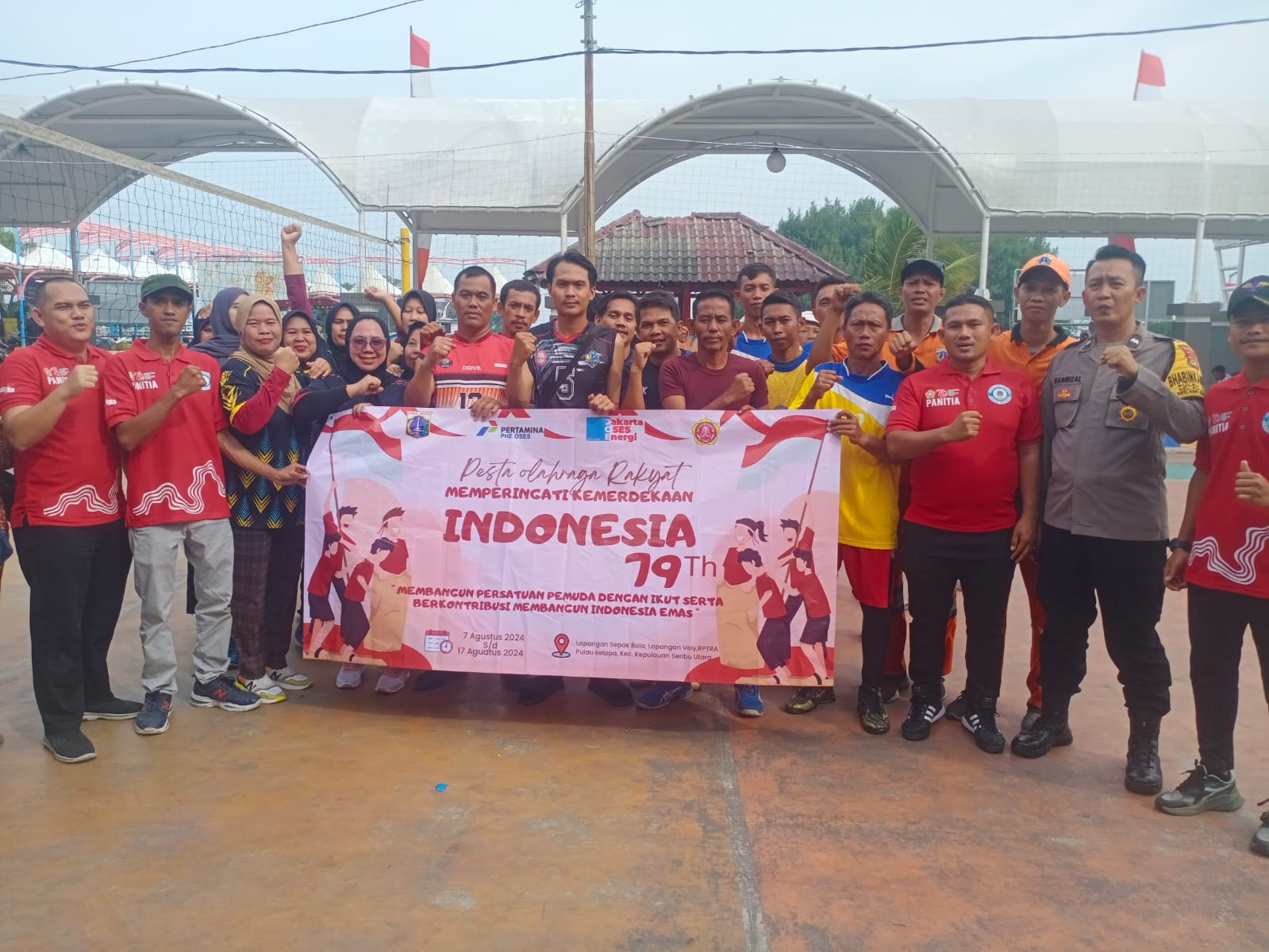 Bhabinkamtibmas Pulau Kelapa Hadiri Opening Ceremony Pesta Rakyat HUT RI ke-79: Ajak Peserta Junjung Sportivitas dan Jaga Ketertiban