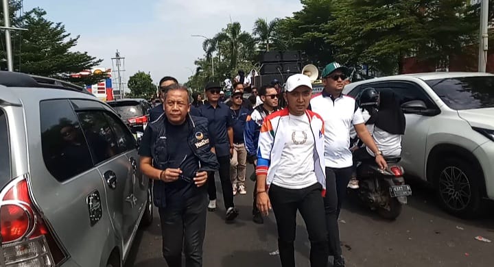 Wakil Ketua DPR RI Harus Berjalan Kaki Menuju Lokasi Kampanye Akbar Aep-Maslani