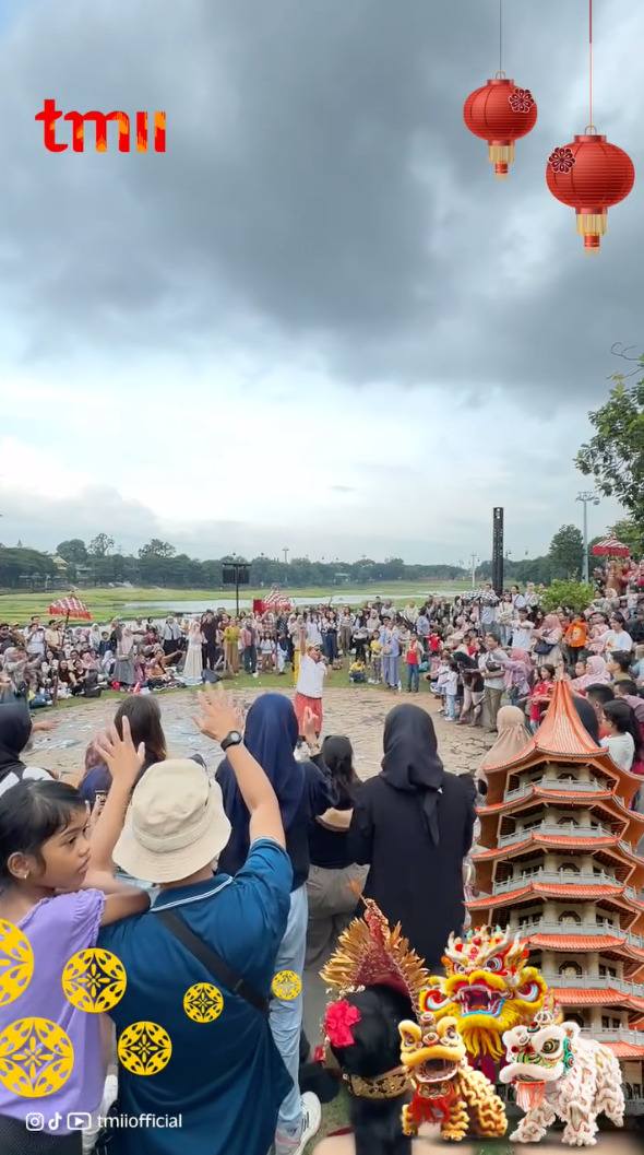 Ratusan Pengunjung TMII Berkaraoke Lagu Janger Versi Alam Dewata (Band Kampung Bali Bekasi) Sambil Menari Kecak