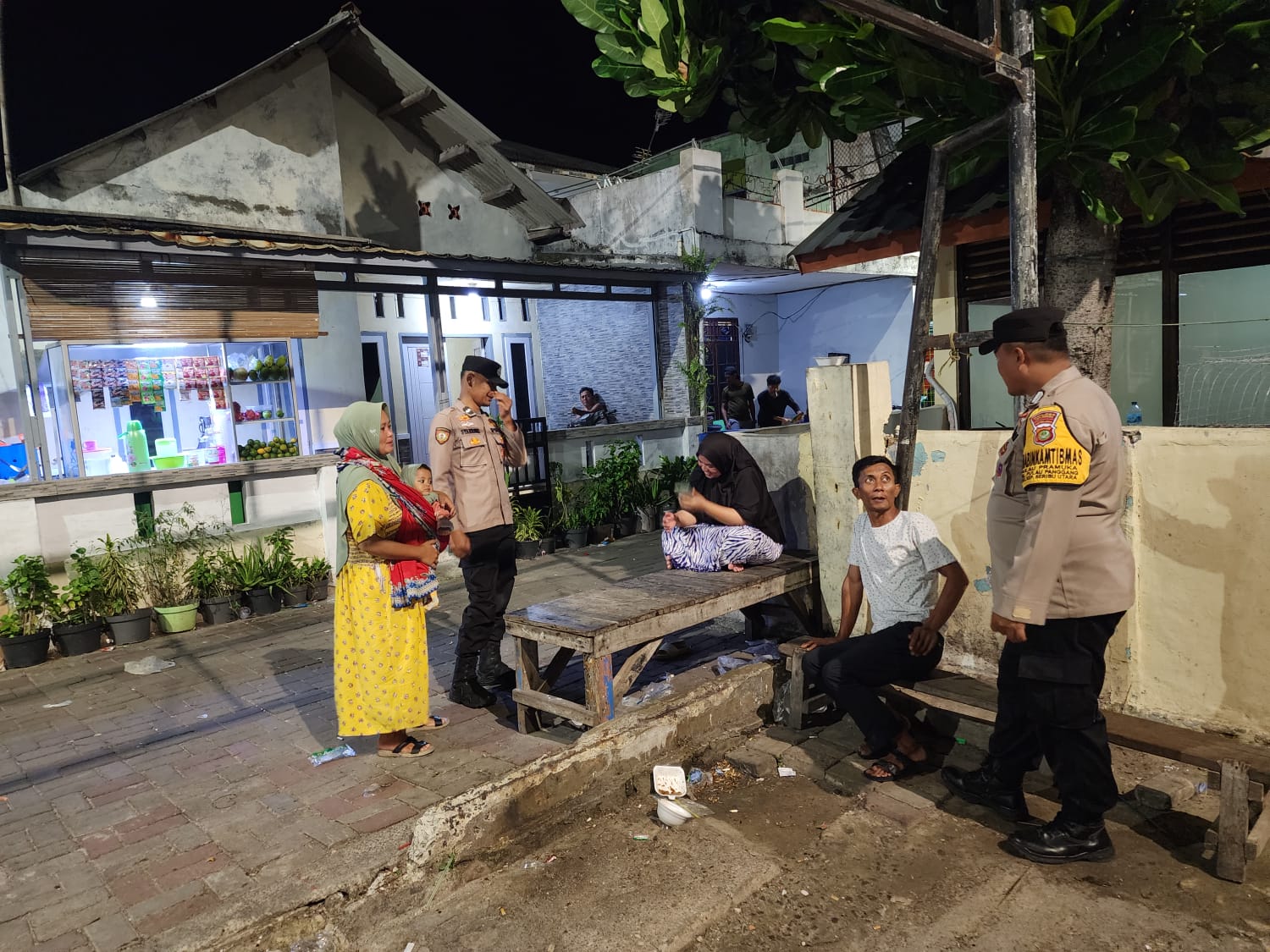 Polsek Kepulauan Seribu Utara Patroli Malam, Imbau Warga Jauhi Judi Online