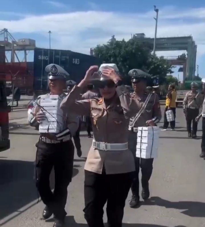 Bulan Penuh Berkah Satlantas Bagikan Makanan Buka Puasa, Untuk Sopir, Petugas Kebersihan, Buruh.