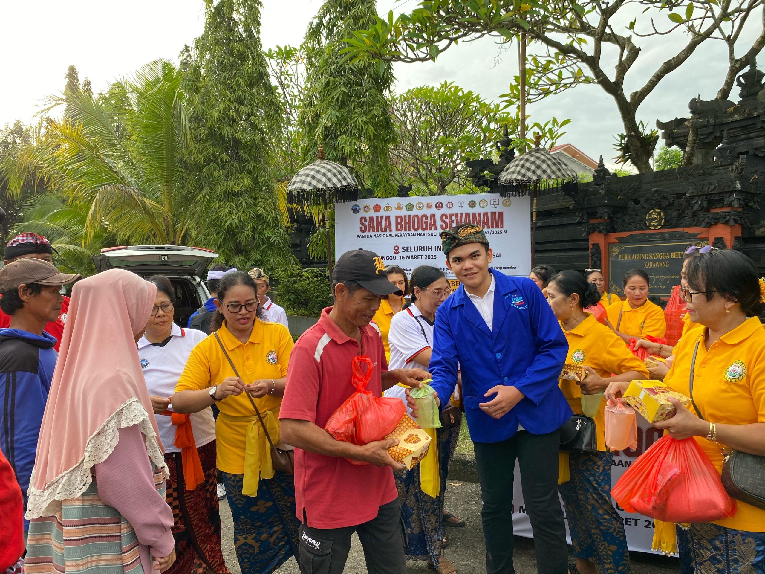 PHDI dan Organisasi Umat Hindu Gandeng Mahasiswa UBP Karawang dalam Aksi Nasional Saka Bhoga Sevanam