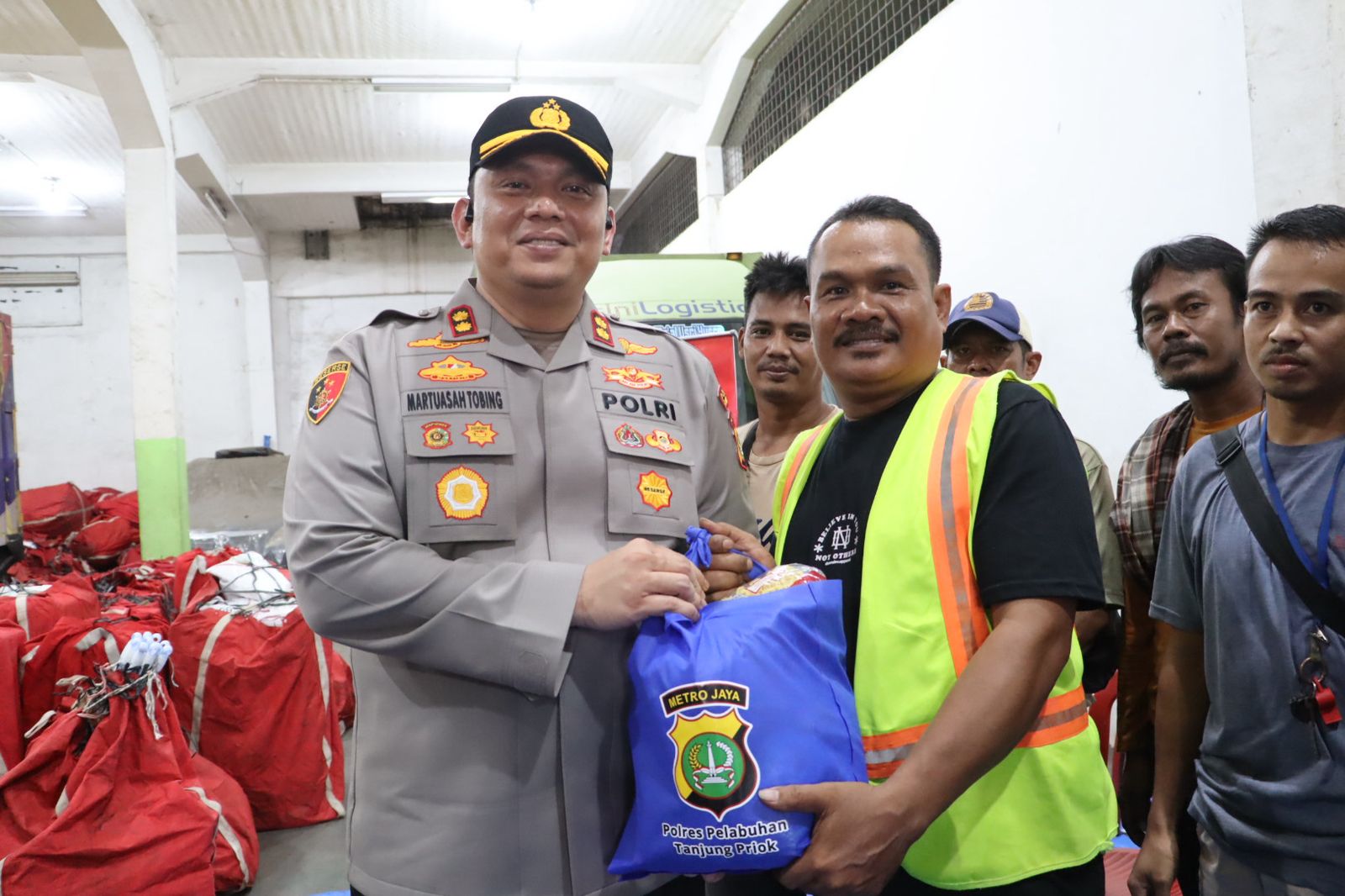 Ramadan Berkah Kapolres Gelar Baksos dan Sosialisasi Hotline 110, Tips Mudik Aman Keluarga Nyaman, Berantas Preman