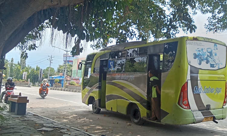 Bulan Puasa Tiba Penumpang Bus di Pemalang Malah Tiada