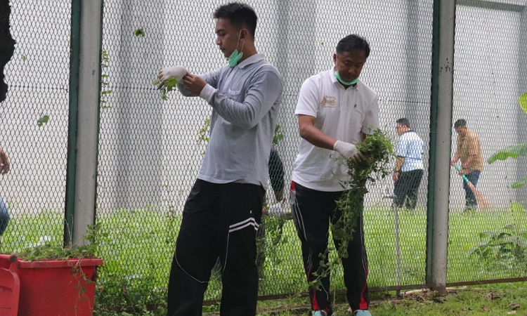 Lingkungan Bersih Keamanan Optimal Kalapas Cipinang Pimpin Kerja Bakti