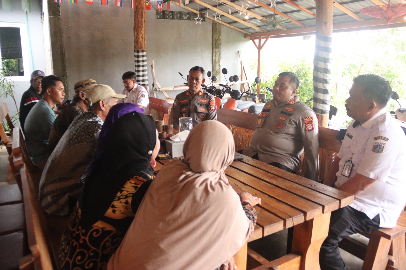 Kapolres Kepulauan Seribu Silaturahmi dengan Tokoh Agama dan Masyarakat di Pulau Pramuka