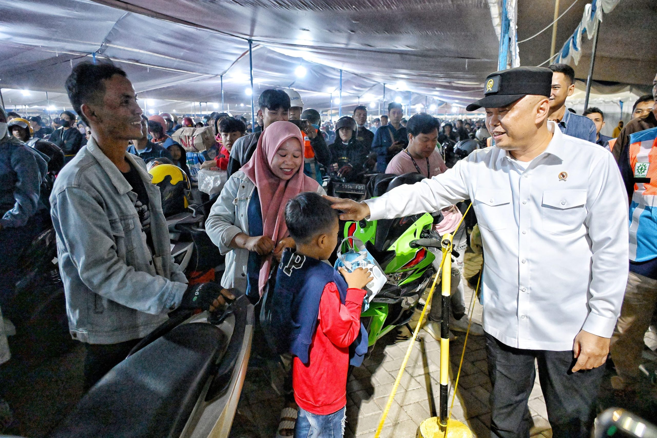 Menhub Dudy: Hingga Kamis Dini Hari, Sudah 11.800 Sepeda Motor yang Menyeberang dari Pelabuhan Ciwandan