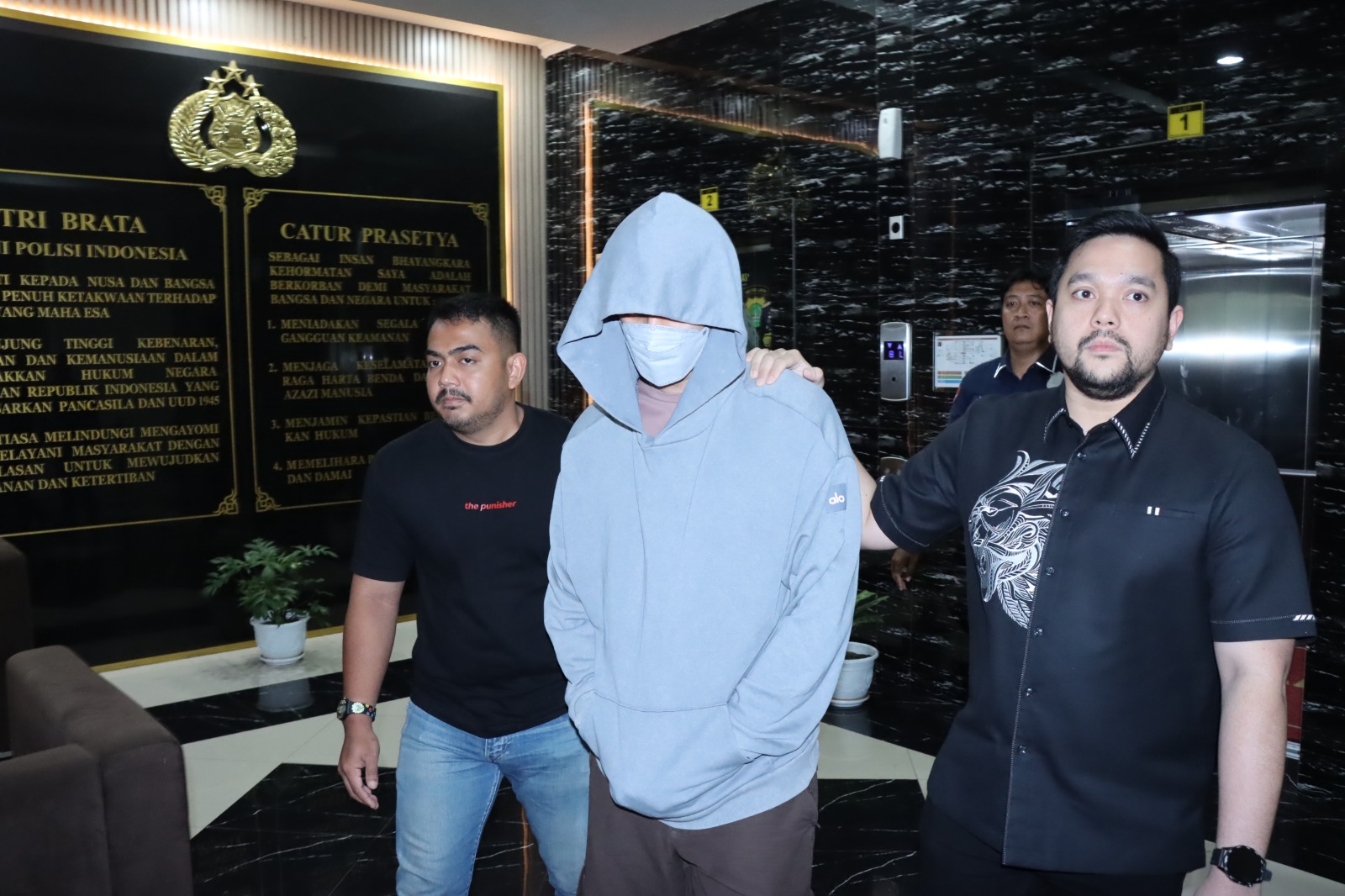 Jalani pemeriksaan Kesehatan, Polisi: Fachri Albar Dalam Keadaan Sehat, Tes Urine Positif Narkotika