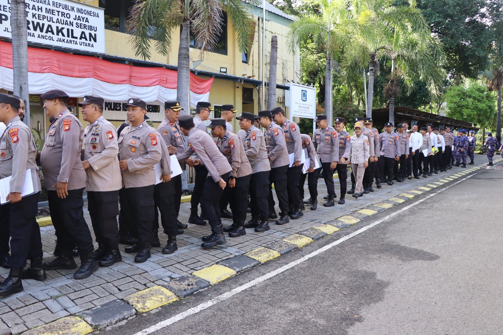 Kapolres Kepulauan Seribu Gelar Halal Bihalal Bersama Anggota dalam Suasana Idul Fitri 2025