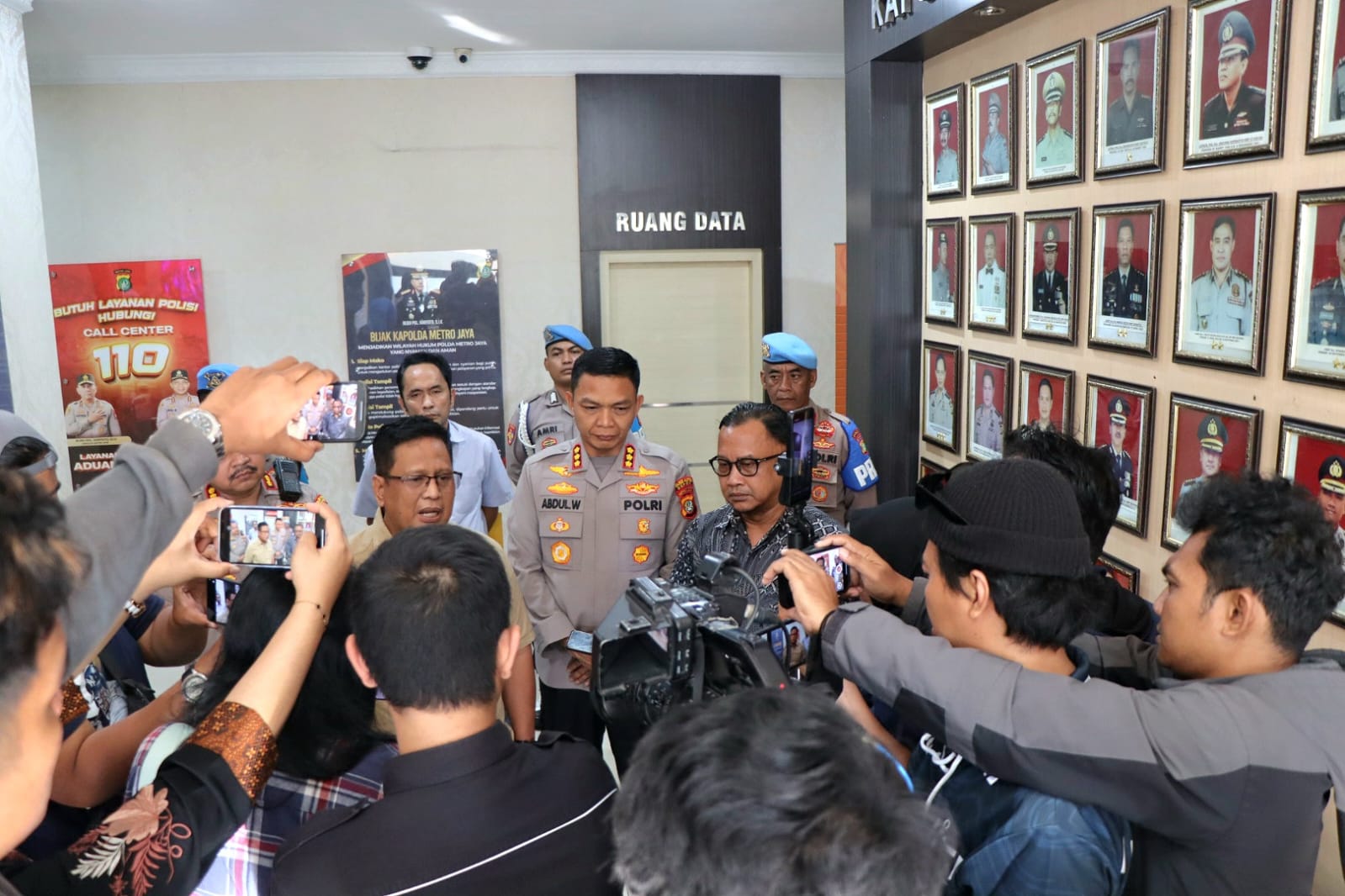 Kompolnas Tinjau TKP Pembakaran Mobil Polisi di Depok, Soroti Penegakan Hukum