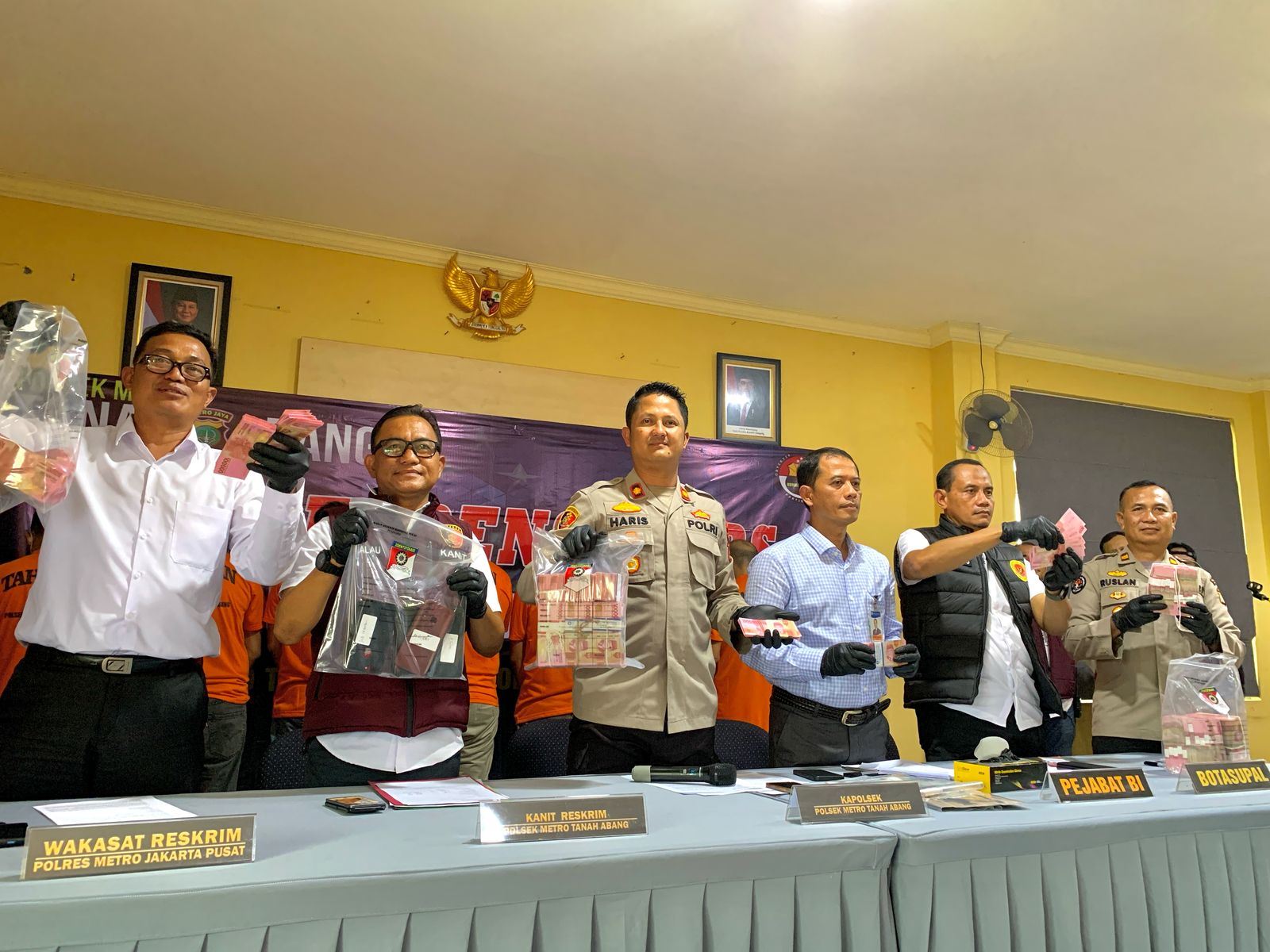 Sindikat Uang Palsu Rp 316 Juta Terbongkar dalam 3 Hari, 8 Orang Dibekuk