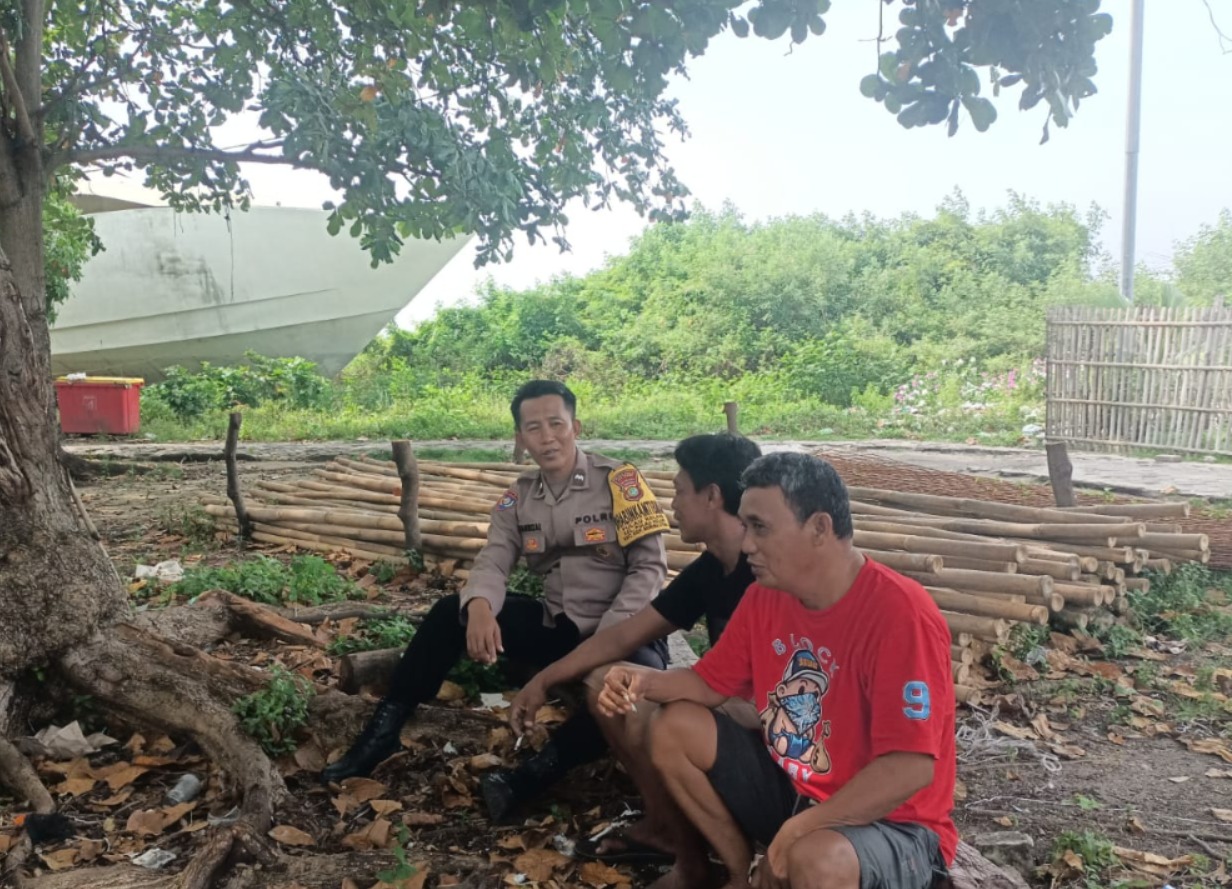 Bhabinkamtibmas Pulau Kelapa Sambangi Tokoh Masyarakat, Wujudkan Sinergi untuk Keamanan Wilayah
