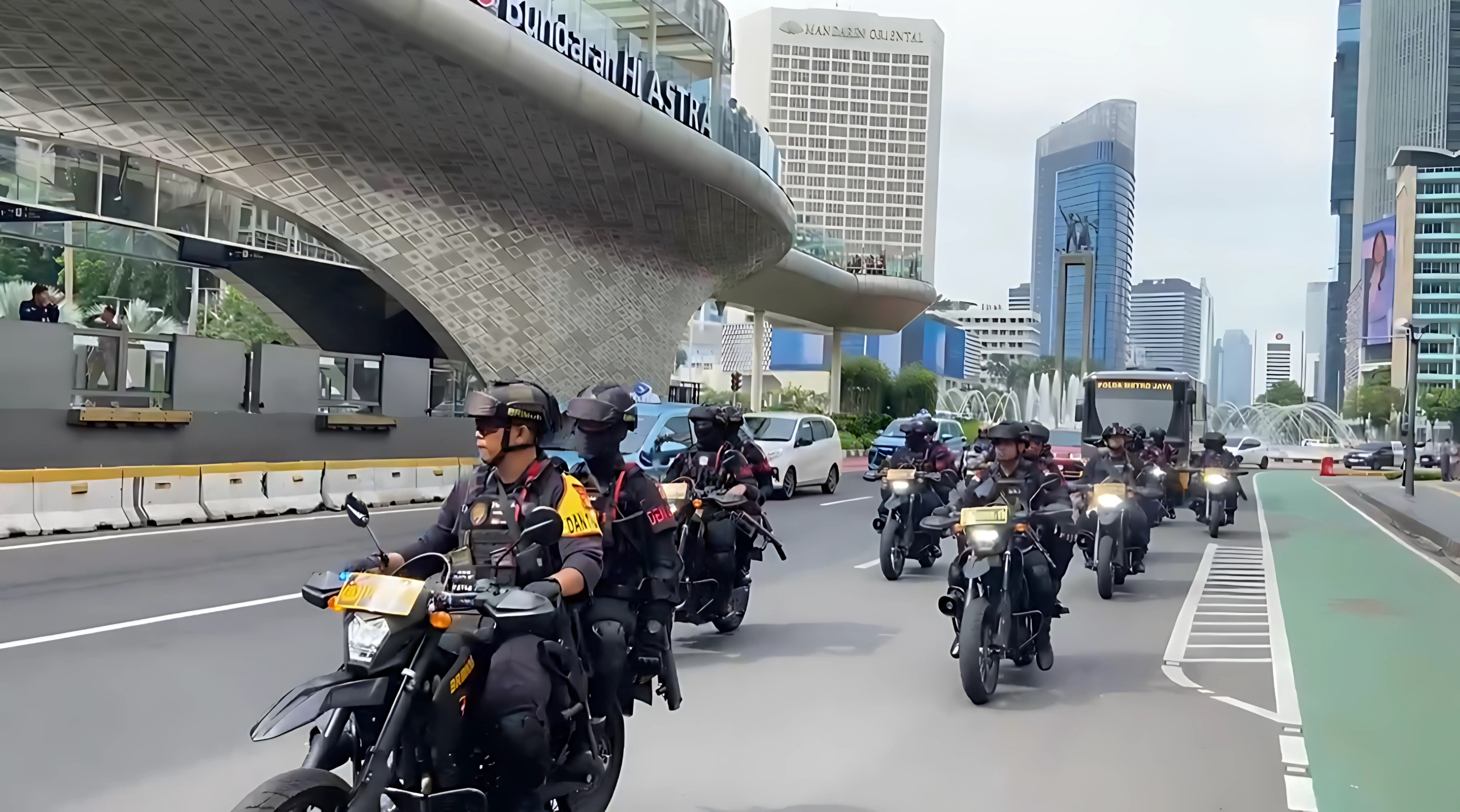 Operasi Berantas Jaya 2025: Satuan Brimob Polda Metro Jaya Gelar Patroli Skala Besar Sasar Premanisme dan Pemerasan di Jakarta