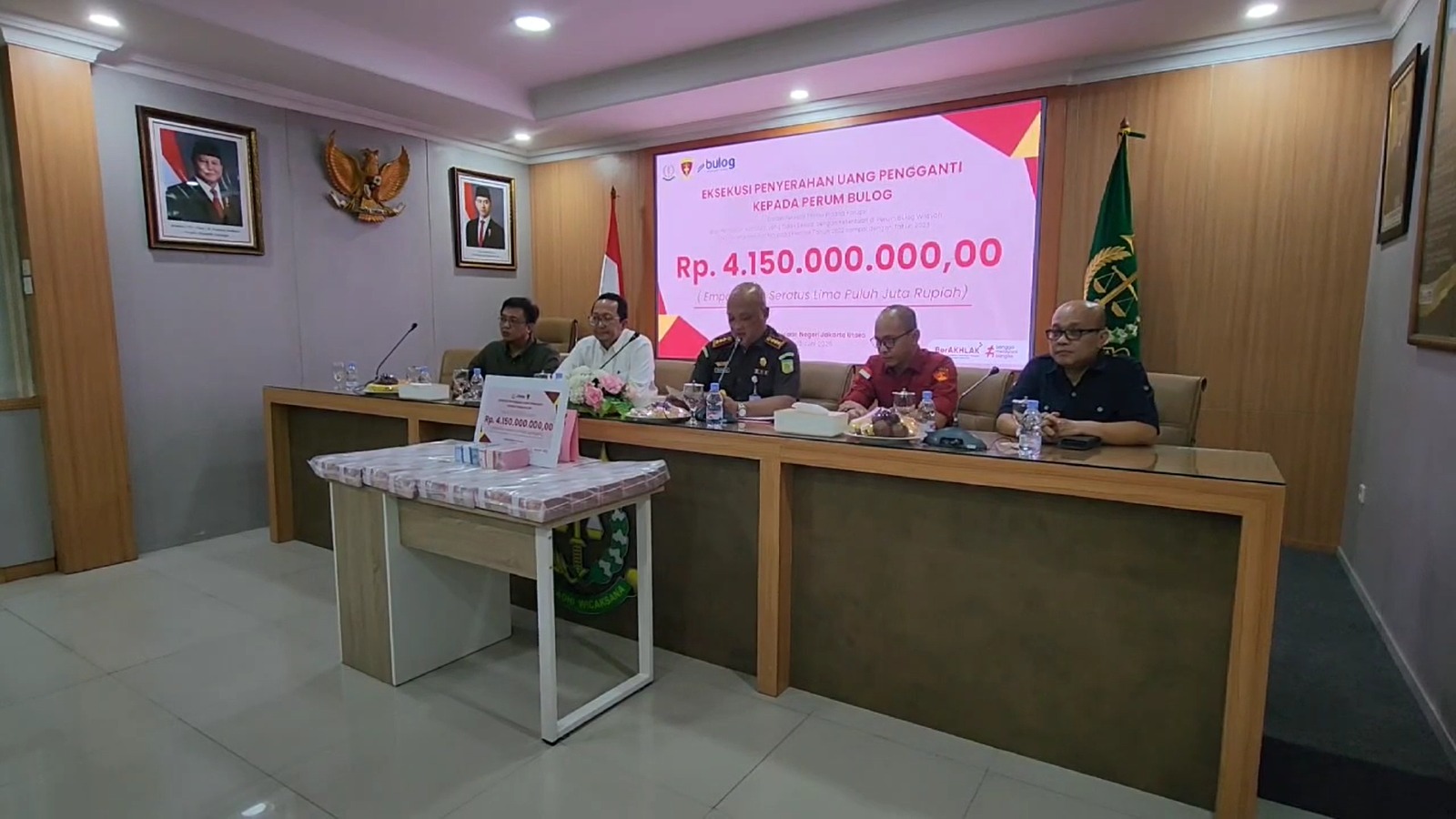 Kejari Jakut Kembalikan Uang Negara Rp 4,1 Miliar Korupsi Beras ke Perum Bulog