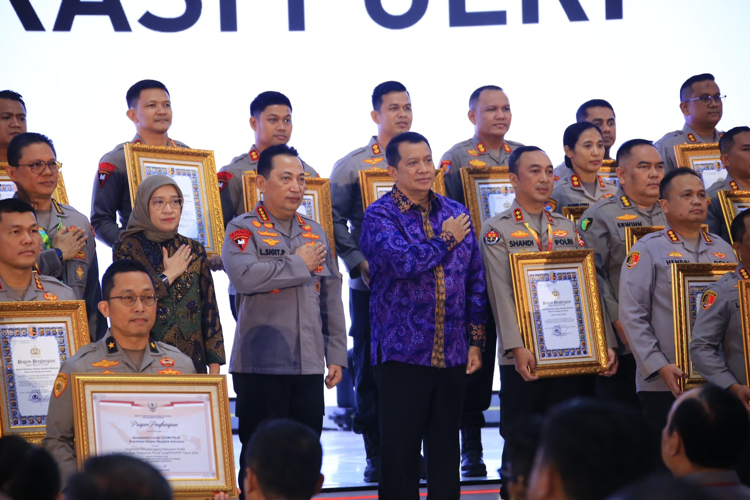 Menteri Rini Sampaikan Apresiasi Divisi Humas Polri Atas Penghargaan Zona Integritas