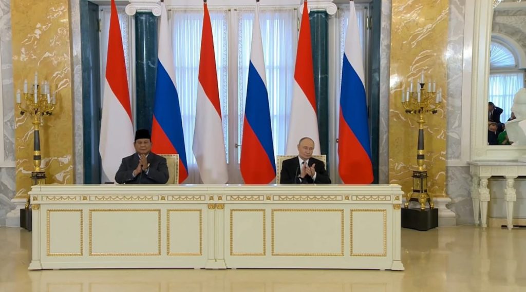 Momen Akrab Prabowo–Putin: Saling Tukar Cinderamata sebagai Simbol Persahabatan Erat Indonesia–Rusia