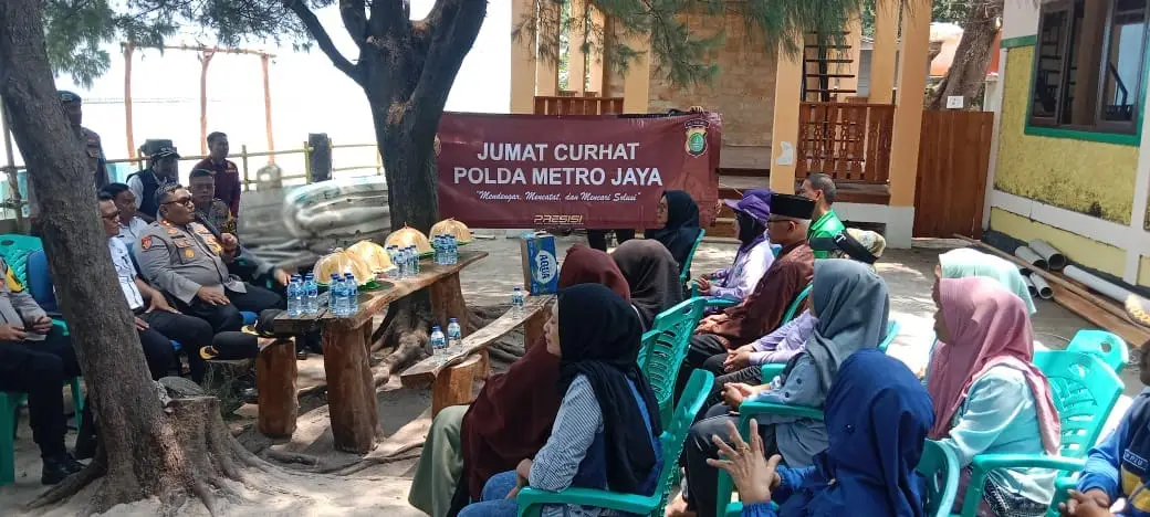 Kapolres Kepulauan Seribu Gelar Jumat Curhat di Pulau Harapan, Dengarkan Aspirasi Warga dan Tegaskan Komitmen Cegah Premanisme dan Judi Online