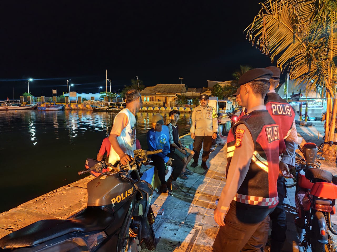 Patroli Malam di Kepulauan Seribu Utara, Ajak Warga Hindari Judi Online