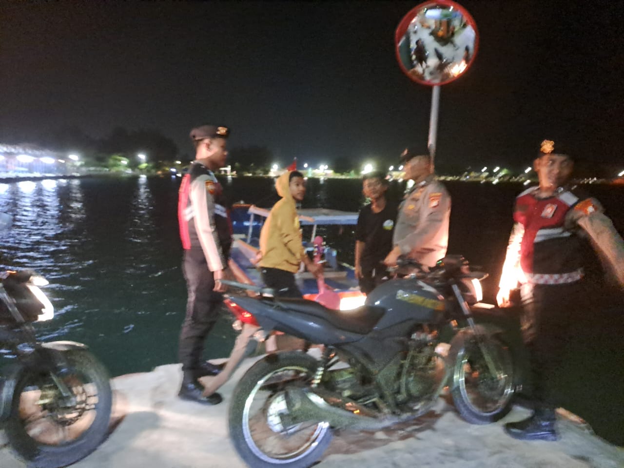 Polsek Kepulauan Seribu Utara Gencarkan Patroli Malam Perintis Presisi Antisipasi Tawuran dan Narkoba