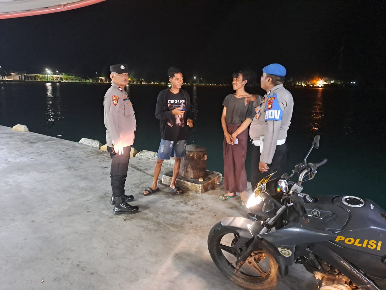 Polsek Kepulauan Seribu Utara Patroli Malam, Imbau Warga Hindari Judi Online