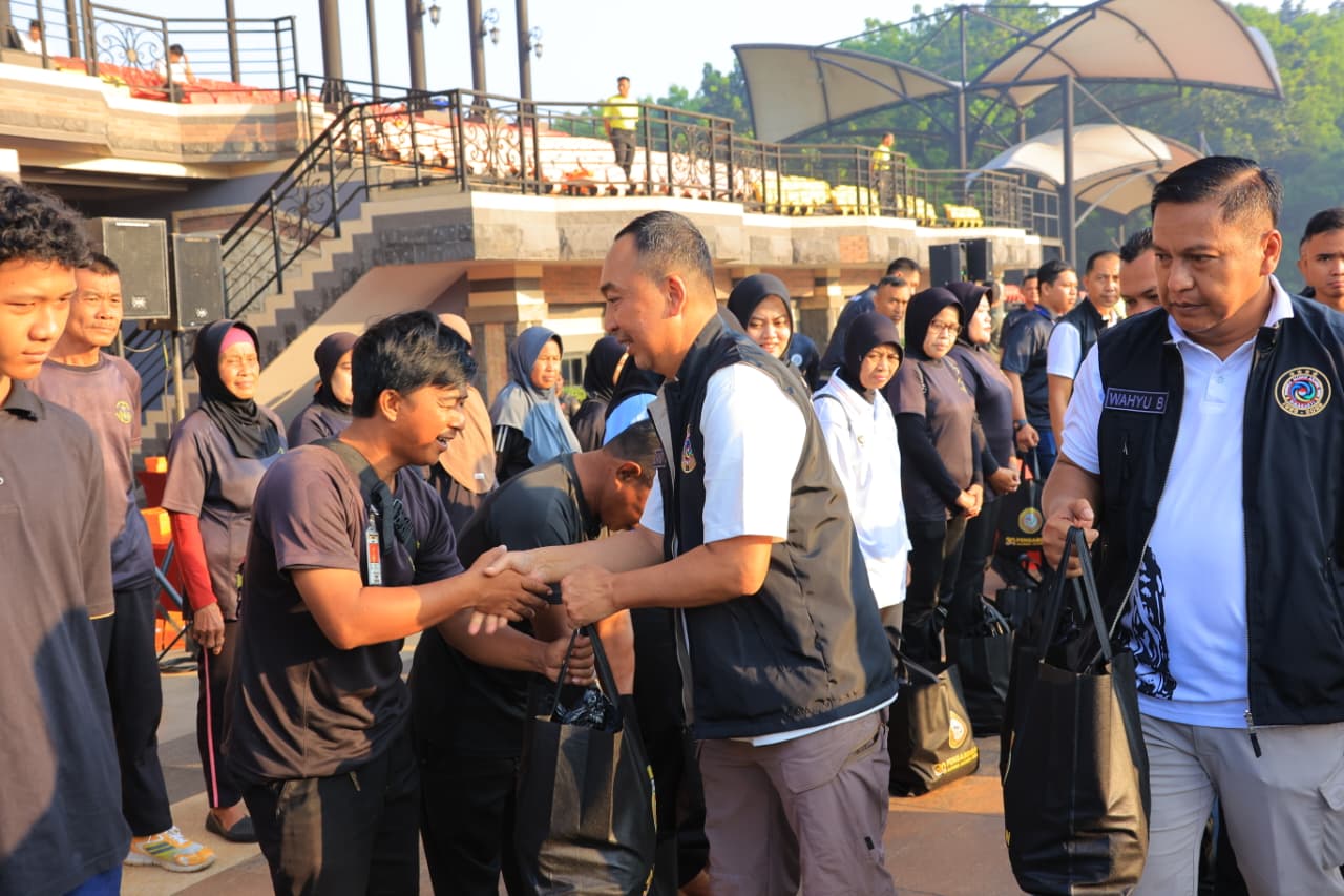 Bentuk Bakti 30 Akabri 95, Ratusan Bansos Diberikan kepada Masyarakat