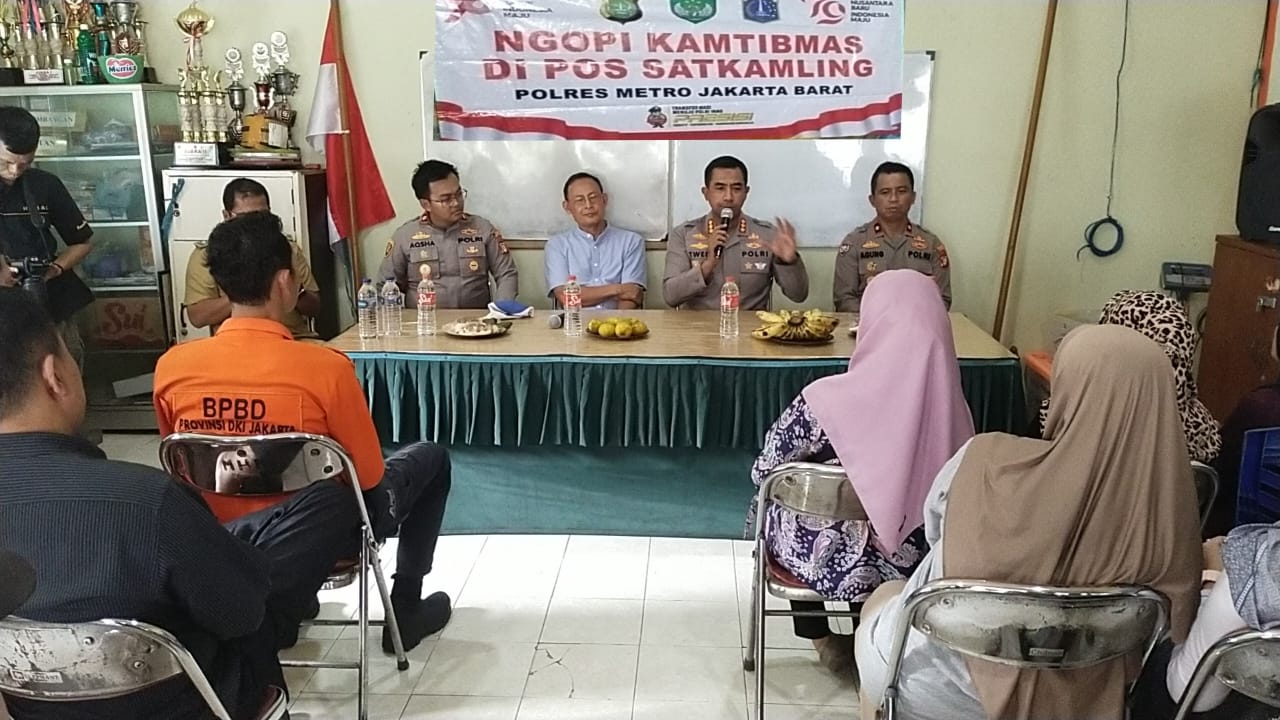 Dekat dengan Warga, Kapolres Jakarta Barat Gelar Ngopi Kamtibmas di Kebon Jeruk Serap Aspirasi Warga