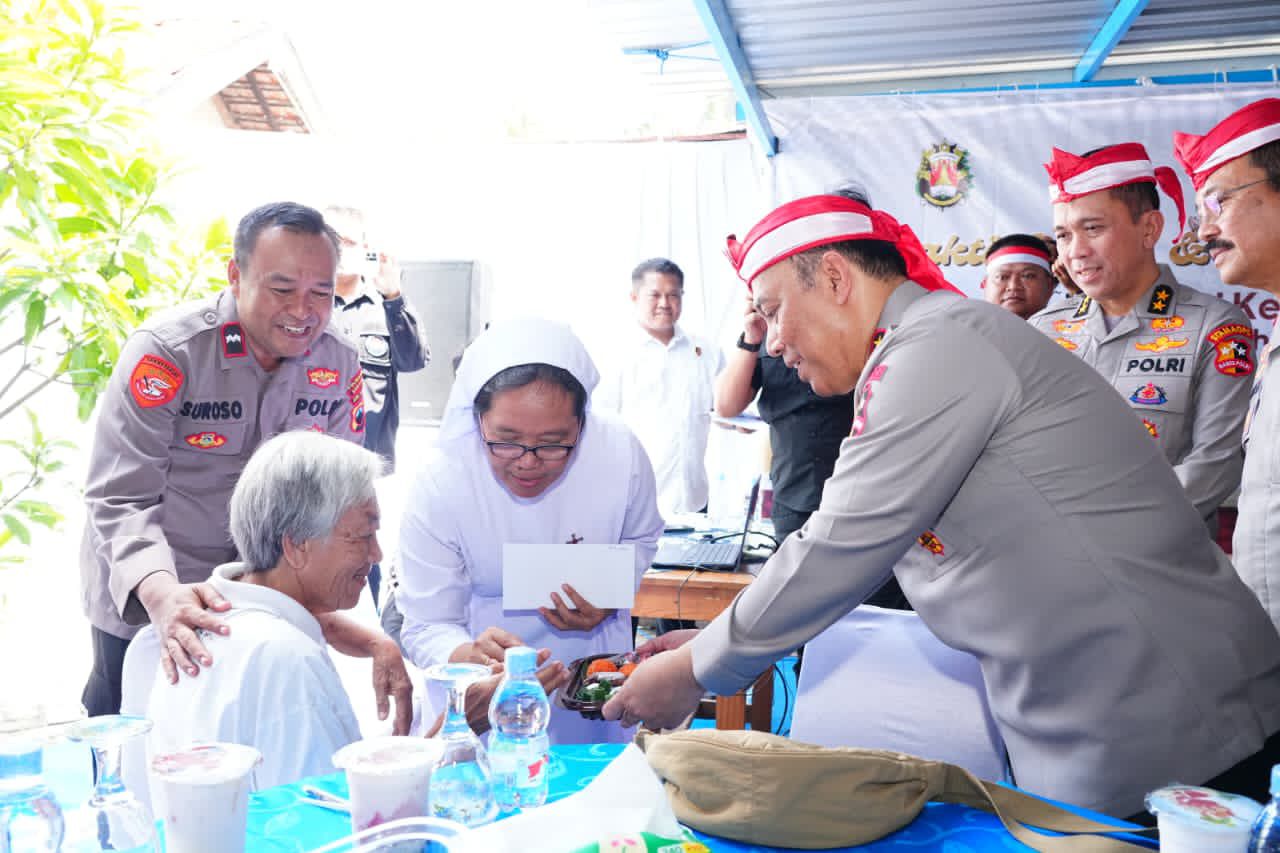 Polri Wakapolri Beri Perhatian Khusus Kepada Biarawati dan Lansia di Bakti Sosial Polsek Genuk