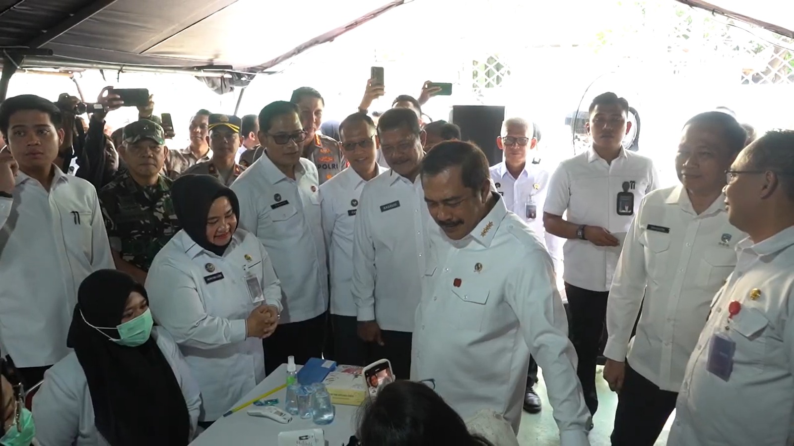 Kemenimipas Gelar Pengobatan Gratis dan Bansos untuk 5.000 Warga Cipinang Besar Utara