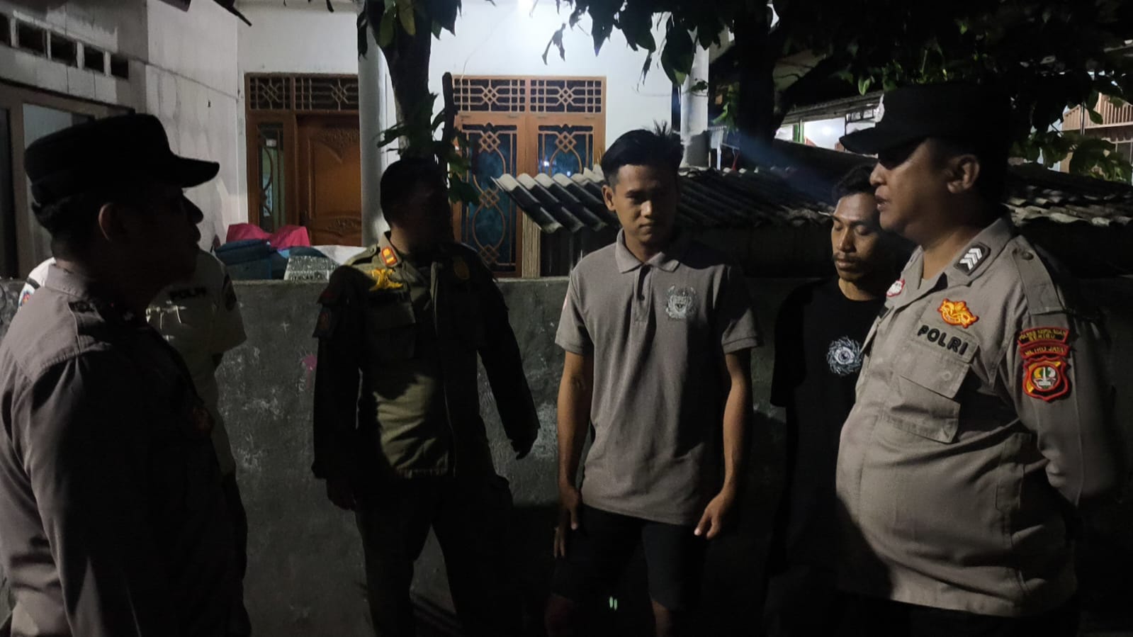 Polsek Kepulauan Seribu Utara Gelar Patroli Malam Humanis, Imbau Warga Jauhi Judi Online