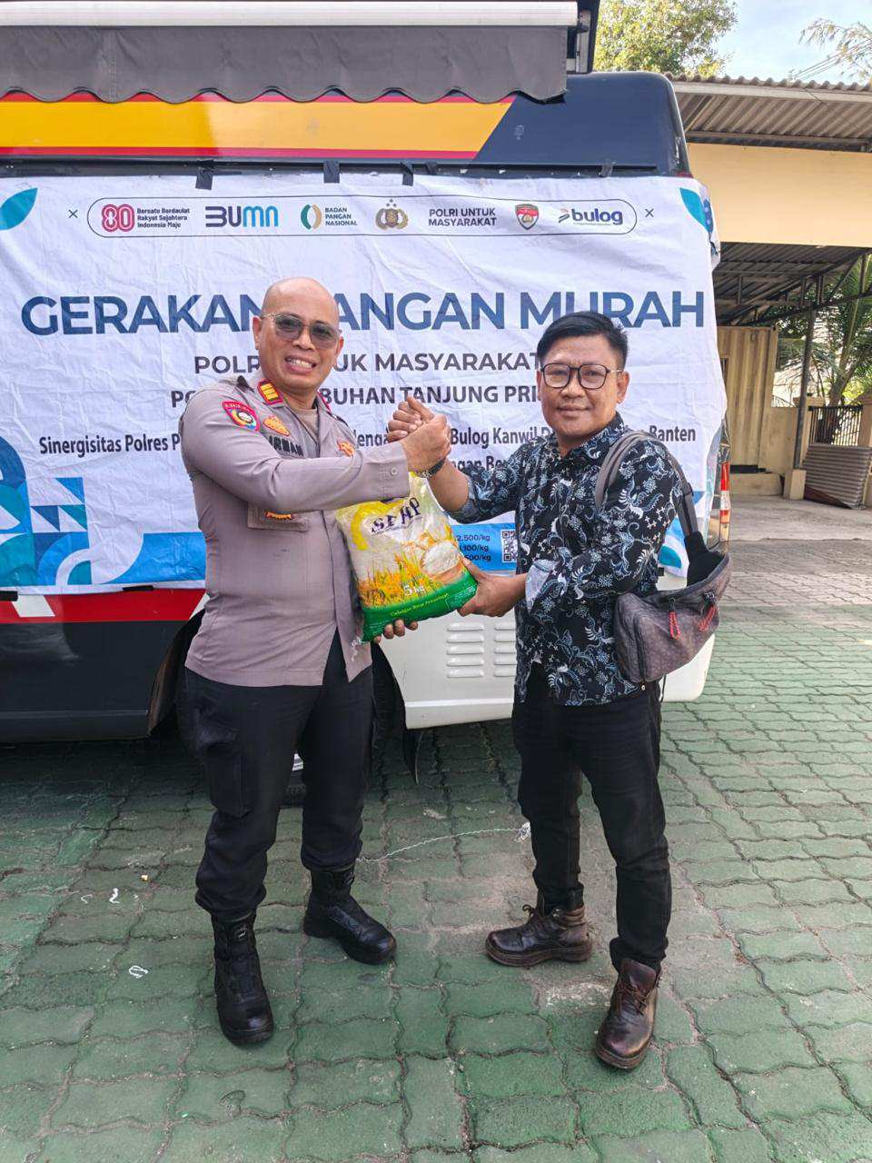 Polres Pelabuhan Tanjung Priok dan Bulog Salurkan 312 Paket Beras dalam Gerakan Pangan Murah