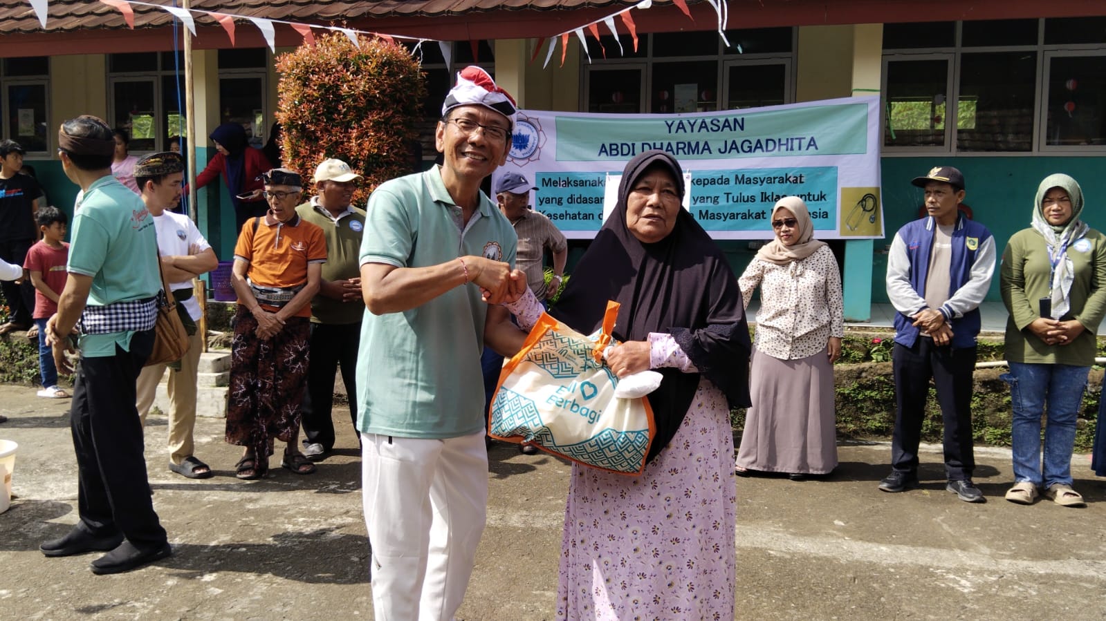 Penyerahan Rehab MCK, Penyuluhan Remaja, Pembagian PHBS Kit, Pemeriksaan Kesehatan, Pemberian Tali Asih (Bantuan Sosial) dan Pemberian Santunan kepada Siswa-Siswi Yatim Piatu di SDN 03 Tamansari